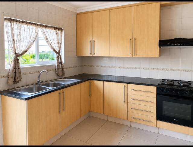 3 BEDROOM HOUSE FOR SALE IN ROTHDENE
